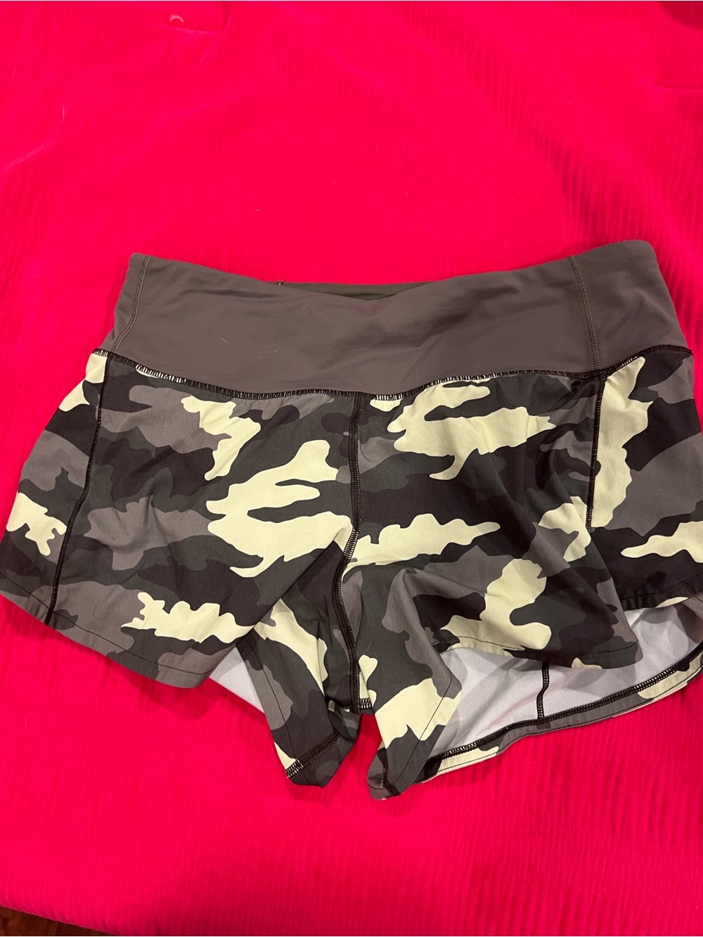 lululemon athletica Women's Grey & Cream Camo Running Shorts